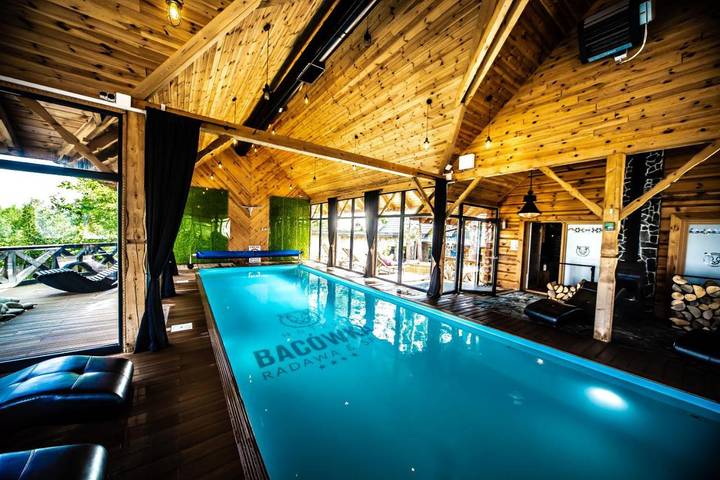 Hôtel pour 6 personnes, avec Jacuzzi et Terrasse ainsi que Jardin et Bassin pour enfant dans Radawa