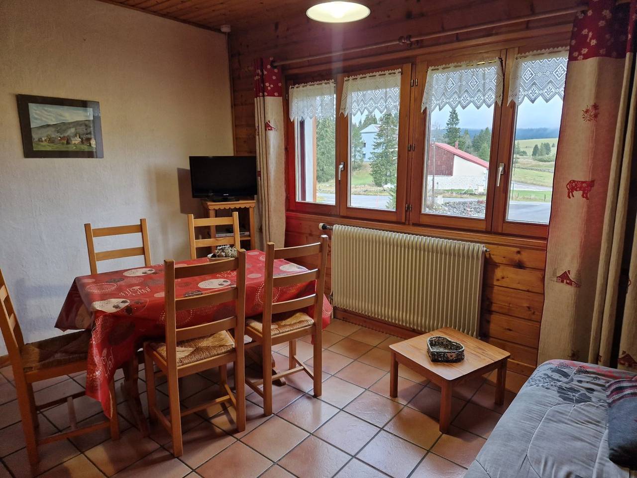 Appartement entier, Gite 3 - Appartement au 1er étage d'une maison particulière in Mouthe-Lac et Mont d’Or, Parc naturel régional du Haut-Jura