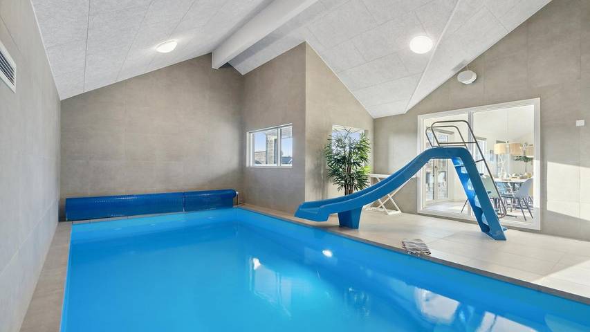 Ferienhaus für 24 Personen, mit Sauna und Pool sowie Garten, mit Haustier