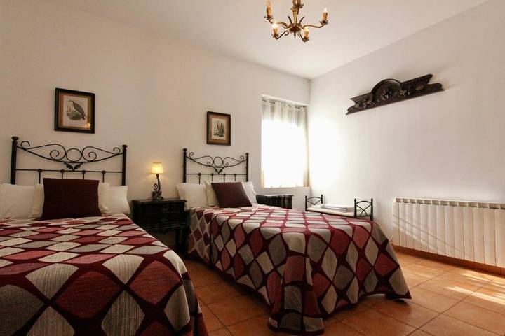 Casa rural para 8 personas, con vistas además de vistas al lago y jardín en Trasierra-Tierras de Granadilla - 3