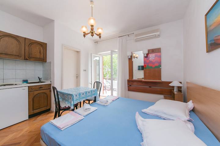 Ferienwohnung für 2 Personen, mit Balkon/Terrasse in Baska Voda
