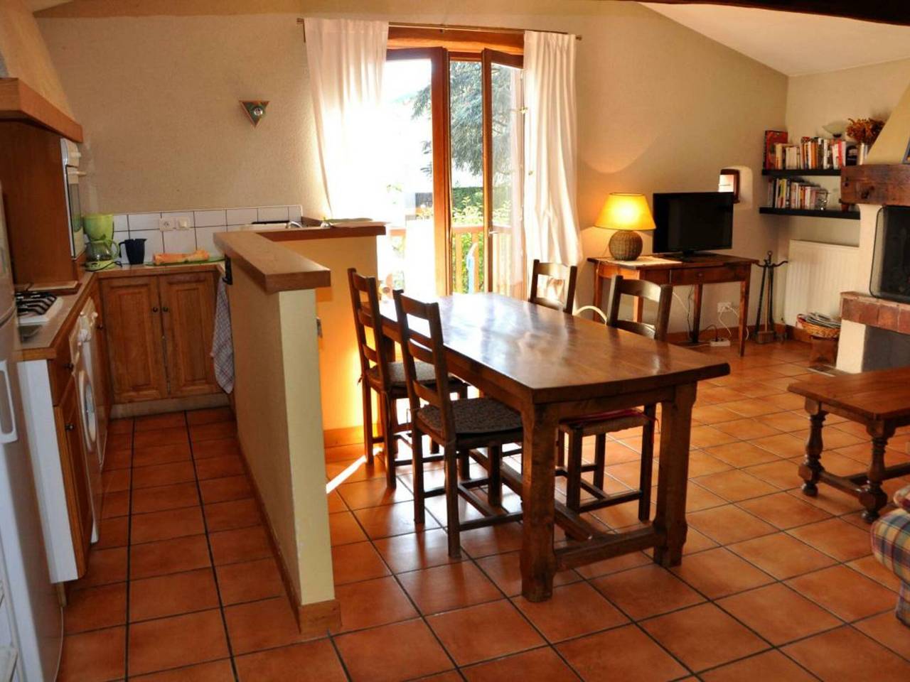 Gîte charmant avec cheminée et jardin clos près de Chazelles-sur-Lyon in Maringes, Montbrison