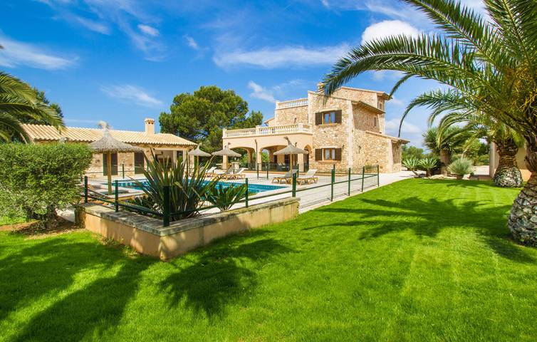 Elegante apartamento con terraza, piscina y barbacoa in Es Llombards, Santanyí