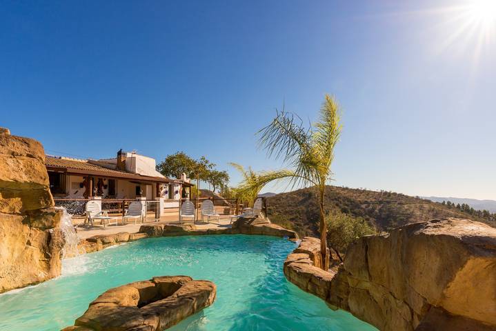 Ferienhaus für 18 Personen, mit Whirlpool und Garten sowie Seeblick