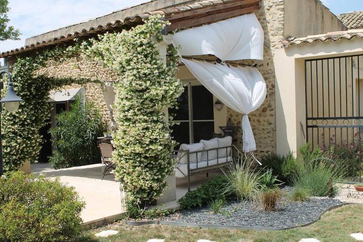 Location de vacances pour 2 personnes, avec piscine ainsi que vue et jardin à Richerenches - 2