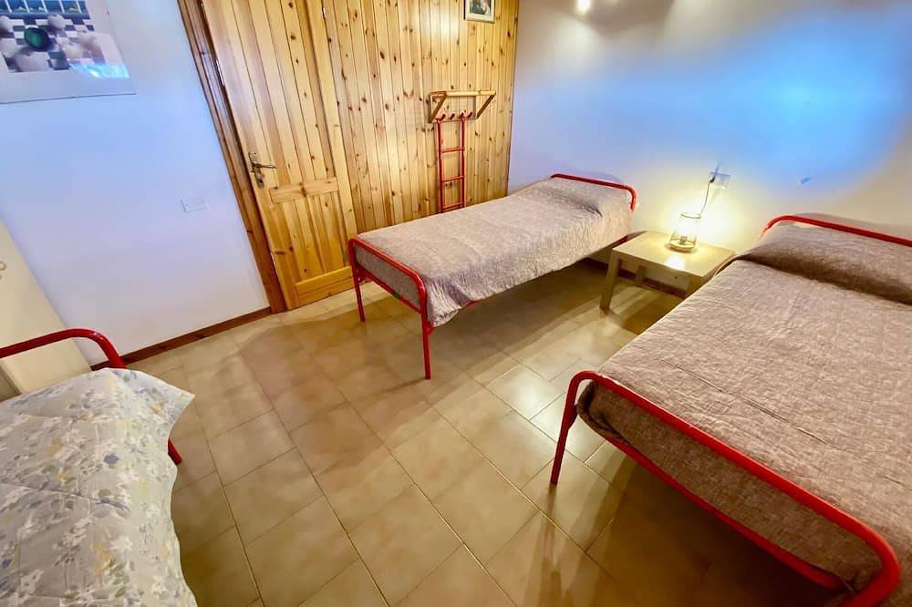 Vertical house with private garden,2 climate in Lido delle Nazioni, Ferrara Province