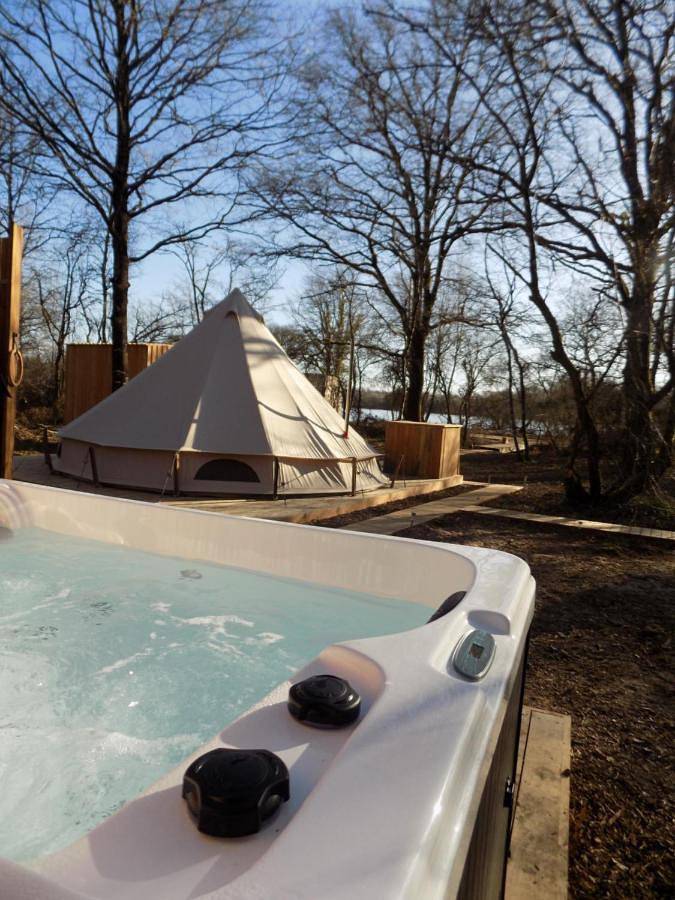 Tente pour 2 personnes, avec Jacuzzi et Terrasse ainsi que Jardin et Vue