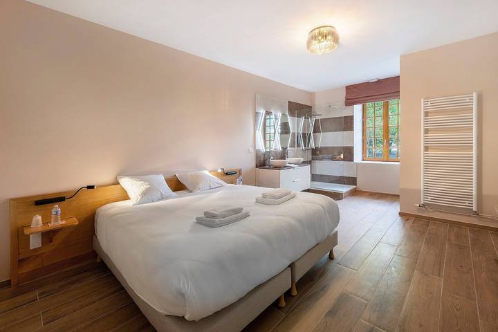 Bed & Breakfast 'Chambre Les Douves 4-Grange Arthuis' mit WLAN und Klimaanlage in Lavau, Loire-Tal