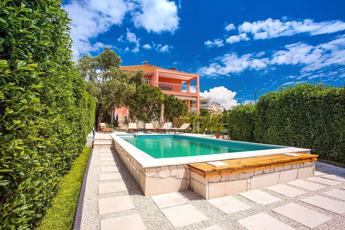 Neu möblierter, beheizter 24qm Pool, 4 Schlafzimmer, Meerblick, max 10 Personen in Okrug Gornji, Ciovo