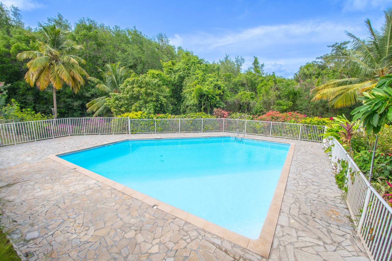 Entire apartment, Melody - Climatisation - Proche plage in Sainte-Anne, Martinique