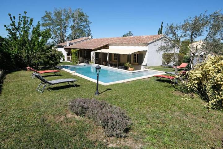 Villa pour 6 personnes, avec piscine et jardin
