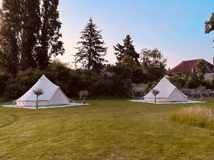 Cottage pour 2 personnes, avec jardin ainsi que terrasse et vue à Lussac-les-Églises
