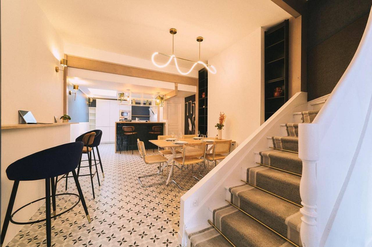 Elégante maison amiénoise - proche gare, home-cinéma, 3 chambres doubles, 1 chambre familiale avec jacuzzi privatif - La Maison Des Petits Sablon in Amiens, Région d'Amiens