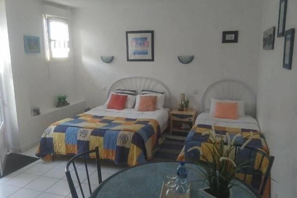 Independent Studio for 1 or 3 people maximum in Ardevon, Pontorson