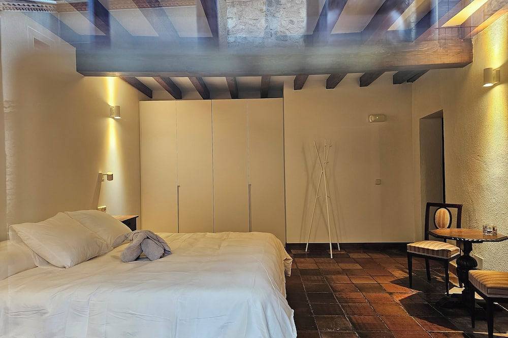 Entire apartment, Ground Floor. House, apartment of 100 m. in the center of Pedraza, without stairs in Pedraza, Segovia Province