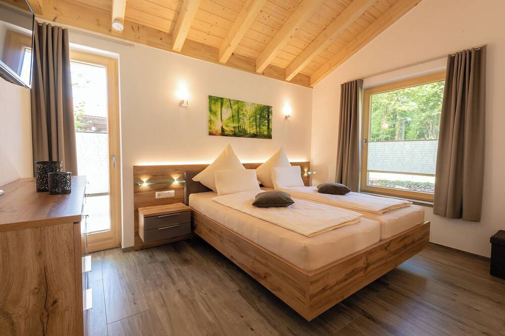 Luxusurlaub im Bayerwald: Chalet an der Sternwarte mit Sauna und Außenwhirlpool in Drachselsried, Ostbayern