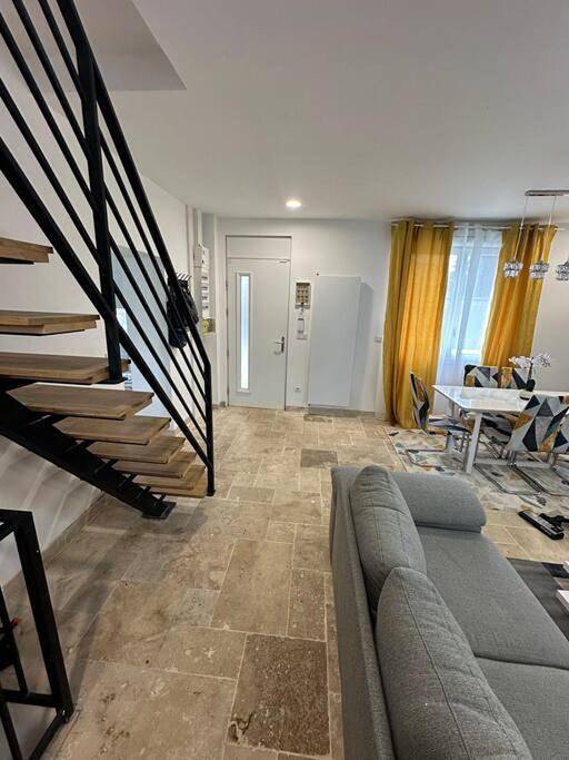 Location de vacances pour 7 personnes, avec terrasse et jardin à Colombes - 4