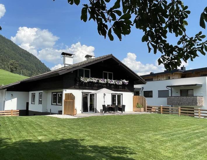 Ferienhaus für 11 Personen, mit Ausblick und Garten