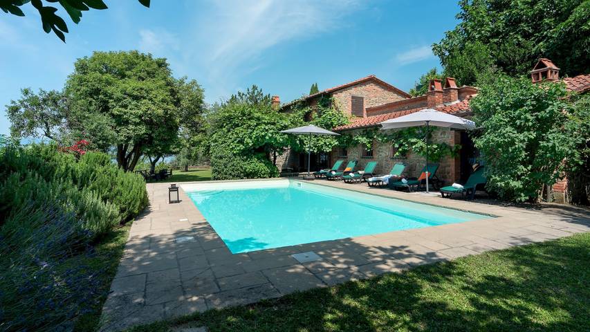Villa per 6 persone, con Idromassaggio e Giardino a Montevarchi