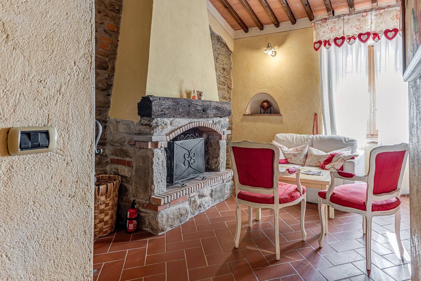 Appartamento intero, Appartamento 'Le Balze' con piscina condivisa, terrazza condivisa e Wi-Fi in Pian di Scò, Castelfranco Piandiscò (comune)