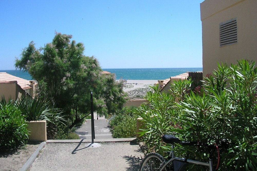 Pavillon auf Strand in Port Leucate, Leucate