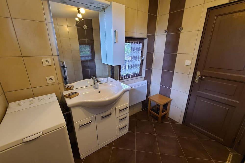 \"Charming Gîte with Balcony, Near Spa and Ski Resorts in Plombières-les-Bains\" in Le Val-d'Ajol, Parc naturel régional des Ballons des Vosges