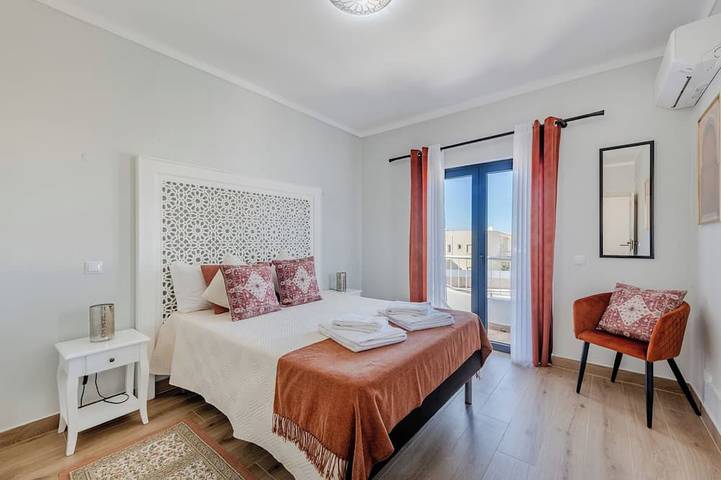 Villa 4 Schlafzimmer Pool / Klimaanlage Galé Abf in Guia, Faro Distrikt