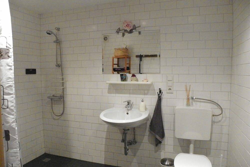 Ganze Wohnung, Ferienwohnung Bohse am Wald, Alleinlage, Badesee in der Nähe. 01520 3904442 in Schloss Dankern, Oberlangen