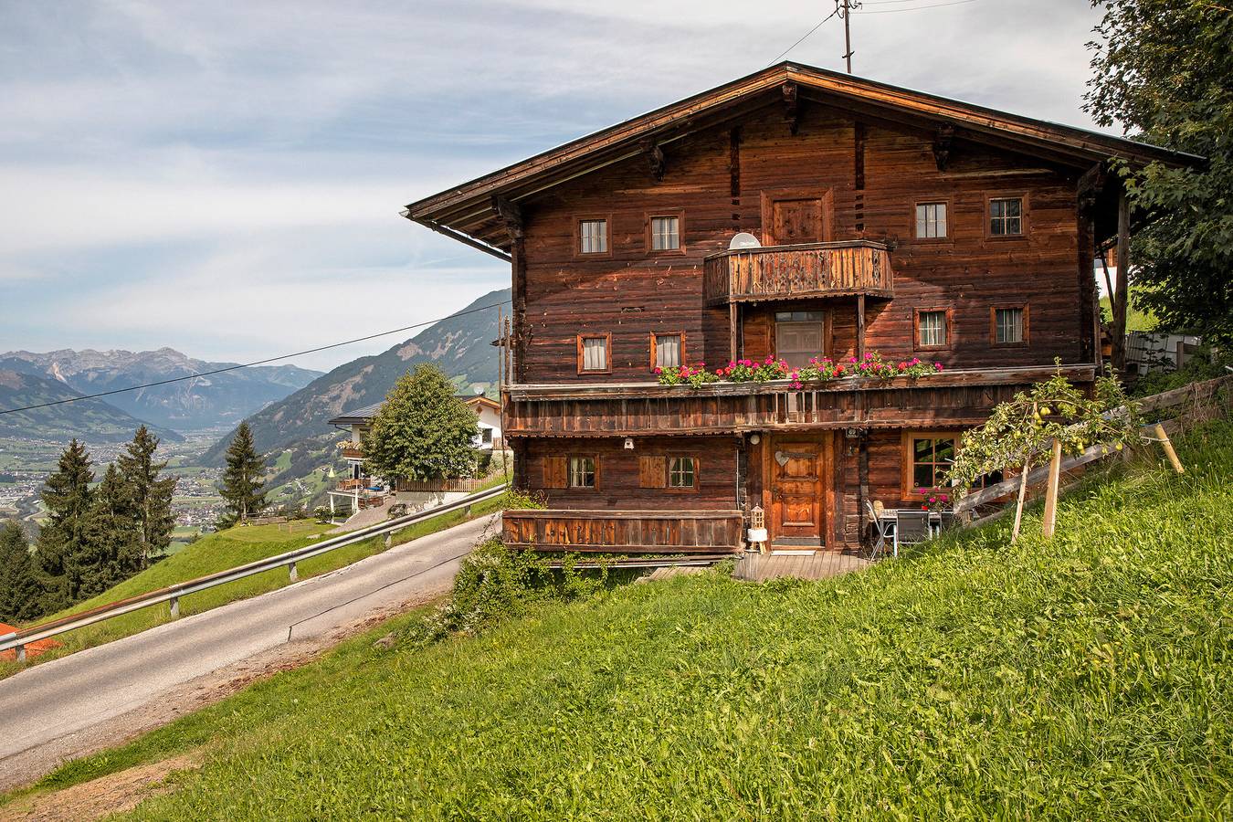 Vakantiehuis 'Oberlehen Hof' met bergzicht en privéterras in Rohrberg, Tiroler Unterland