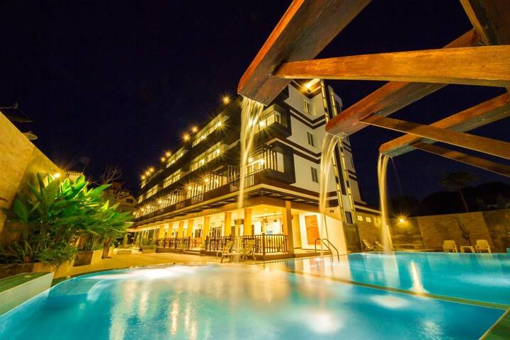 Hotel para 3 personas, con piscina y terraza - 1