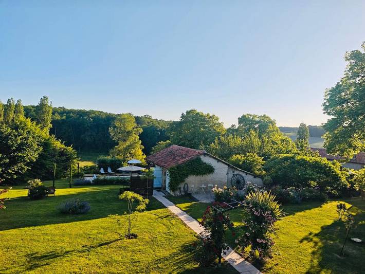Location de vacances pour 10 personnes, avec piscine ainsi que jardin et vue à Saint-Romain - 2