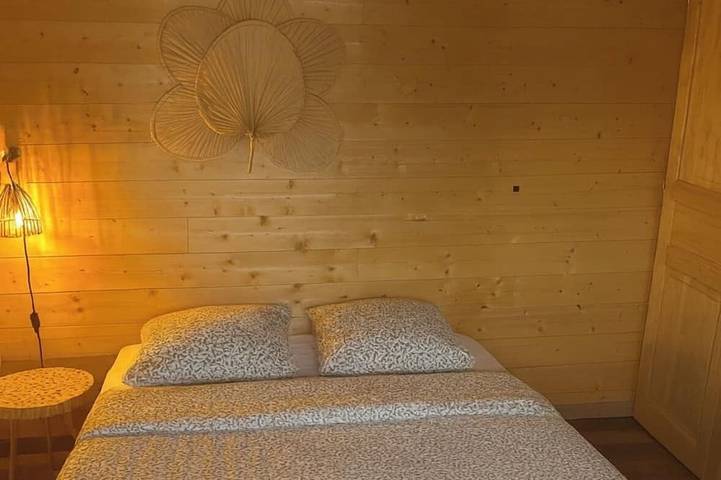 Chalet on private land with garden - 10 min from Disneyland Paris in Montévrain, Seine-et-Marne
