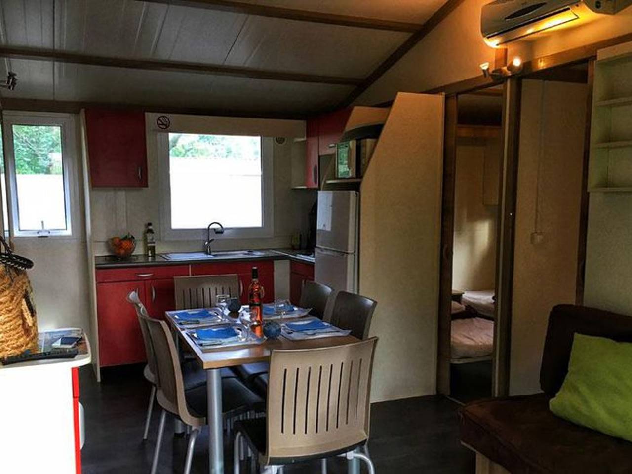 Charmantes Chalet mit Terrasse und 3 Schlafzimmern für 6 Personen in Noves, Arles und Umgebung