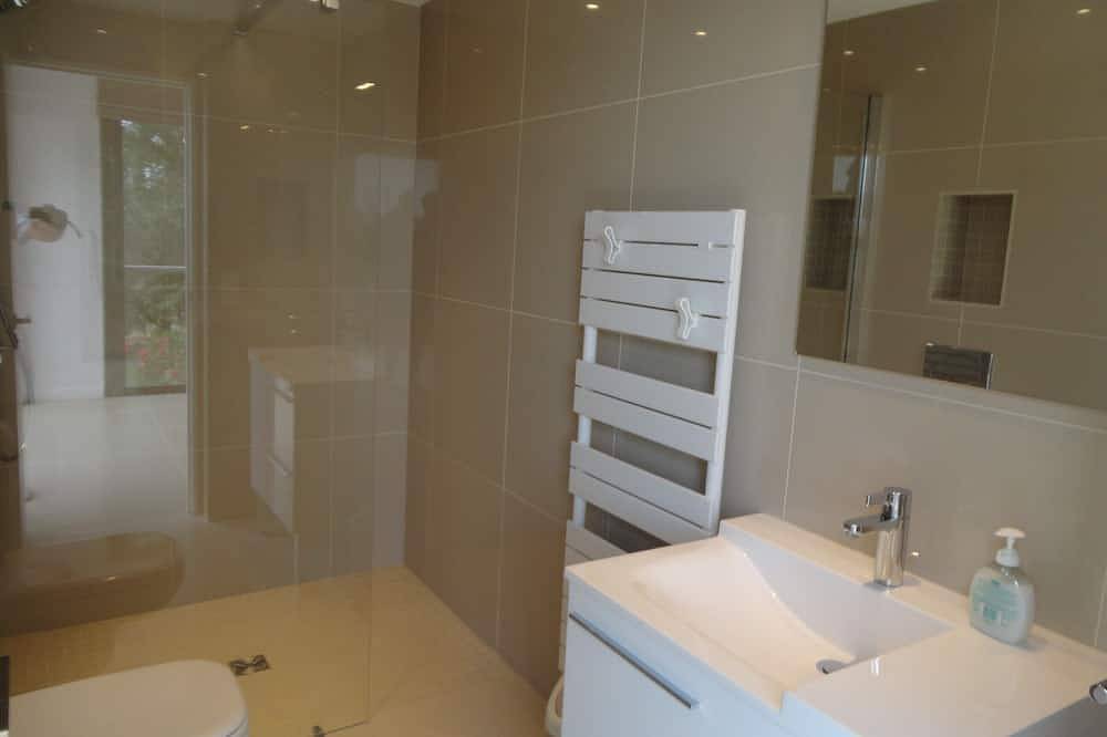 Holiday Guest House, Recent, Infinity pool, sea view,Tourrettes sur Loup/Vence in Tourrettes-sur-Loup, Cannes regio