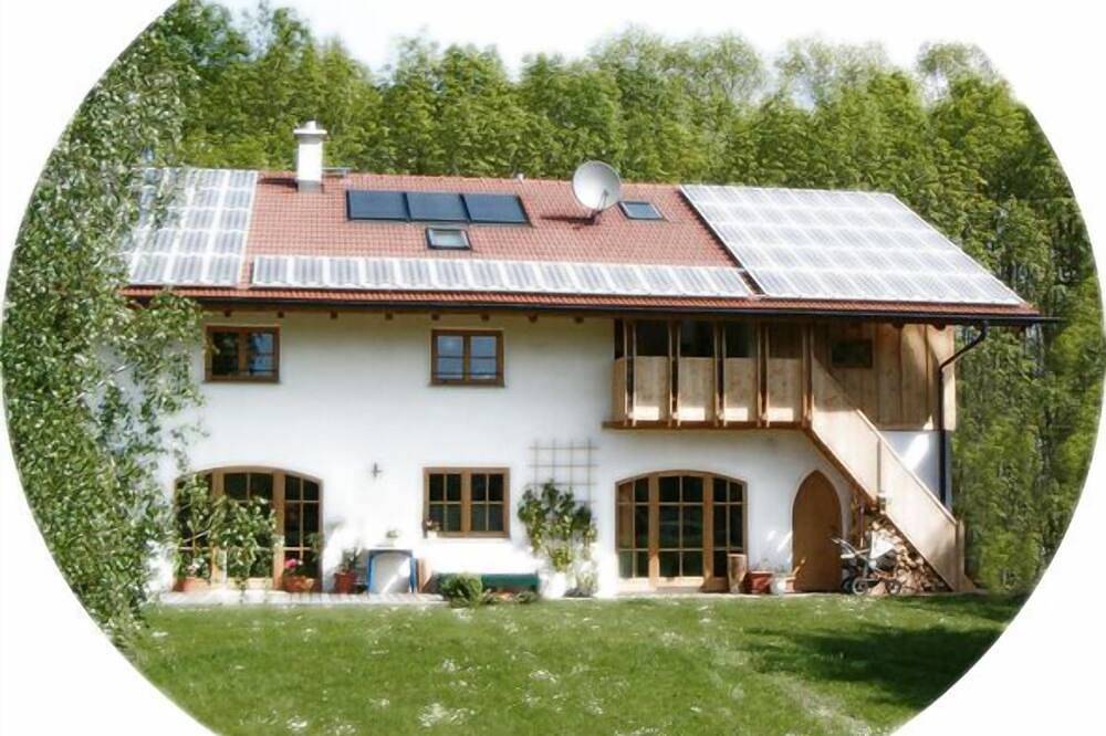 Ganze Wohnung, Ferienwohnung am Waldrand für 4 Personen mit Balkon, 50 m² in Edling, Landkreis Rosenheim