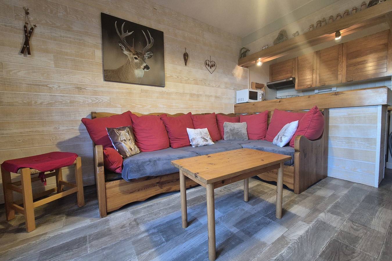 Appartement entier, Appartement familial au Revard – Vue imprenable et accès direct aux pistes in Le Revard, Les Déserts