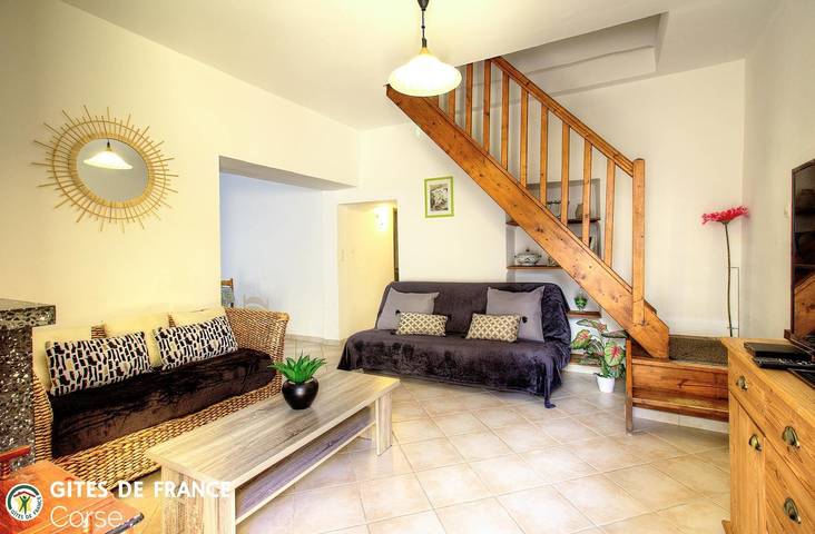 Gîte pour 6 personnes, avec Terrasse ainsi que Jardin et Vue à Aregno - 4