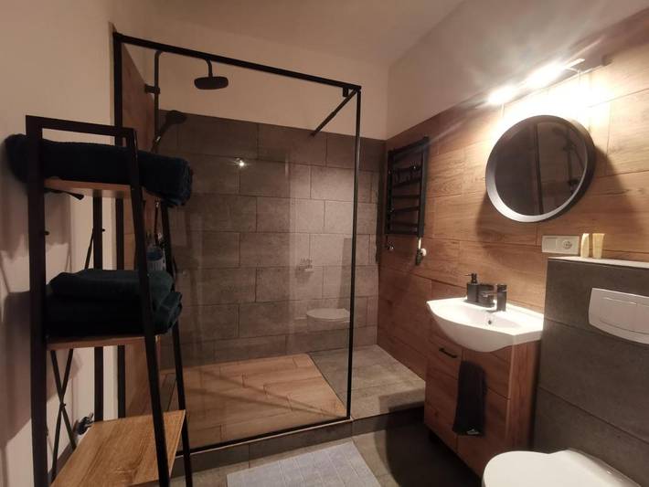 Apartament wakacyjny dla 4 osób, z Taras i Ogród oraz Sauna i Widok w Serock