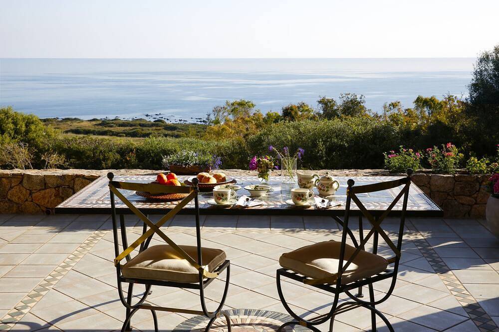 Detached house with beautiful sea view terrace in Porto Ainu, Baia Sant'Anna