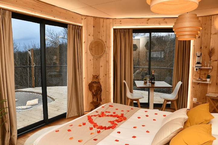 Location de vacances pour 2 personnes, avec piscine et sauna ainsi que jacuzzi et balcon à La Côte-Saint-André - 4