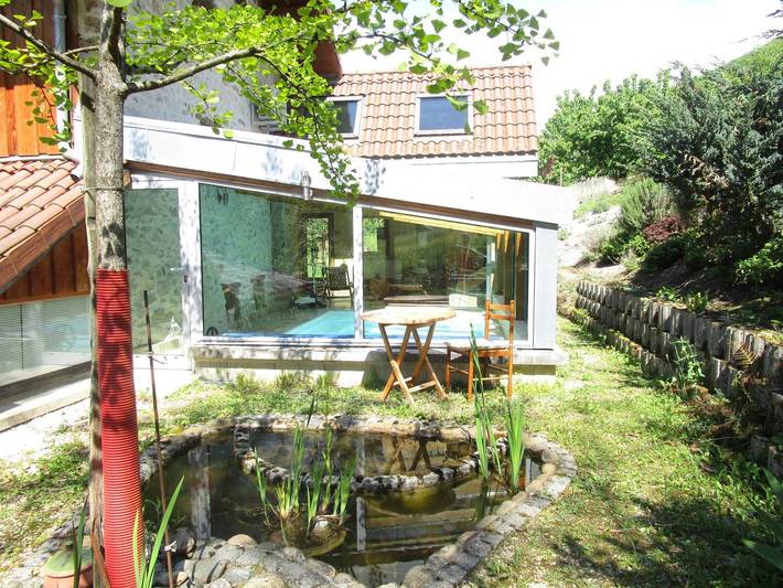Gîte pour 2 personnes, avec jardin et piscine ainsi que terrasse et sauna à Saint-Quentin-sur-Isère