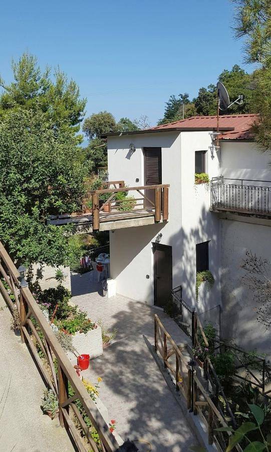 Casa vacanza per 5 persone, con giardino e panorama nonché piscina, con animali domestici in Badolato