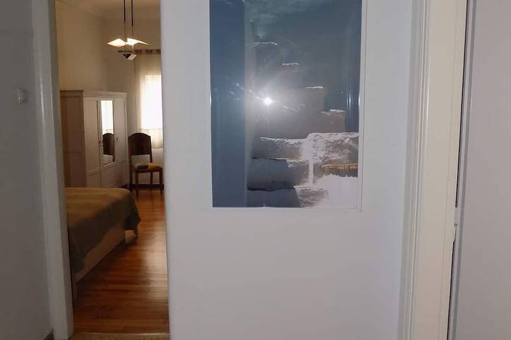 Appartement entier, Bel appartement 77m2 entièrement rénové pouvant accueillir 4 personnes in Gizi, Athènes