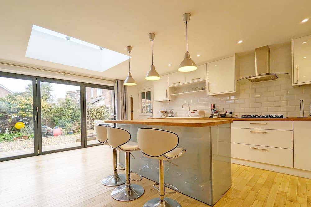 The Rock House -  a family house that sleeps 8 guests  in 3 bedrooms in West Wittering, West Sussex