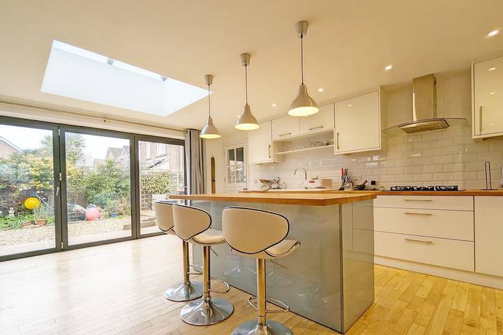 Cottage for 8 people, with Terrace and Garden in West Wittering
