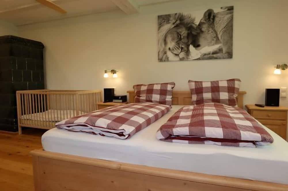Luxury vacation apartment for families with friends or grandparents, dogs also welcome in Göschweiler, Löffingen