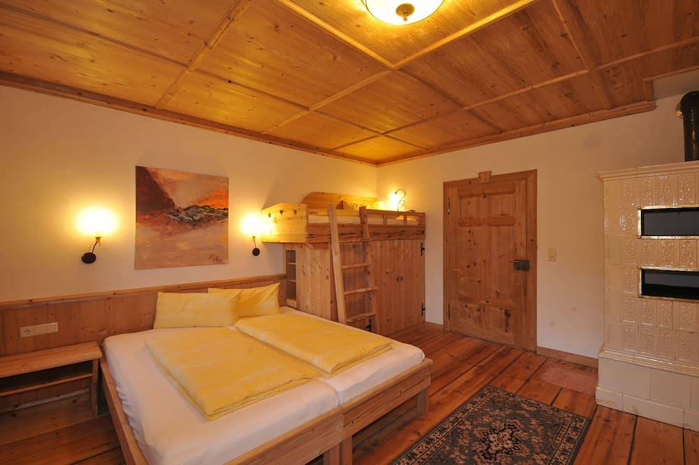 Entire apartment, 2 Emanuela, antique villa with veranda and unique mountain views in Zellberg, Tirolean lowland region