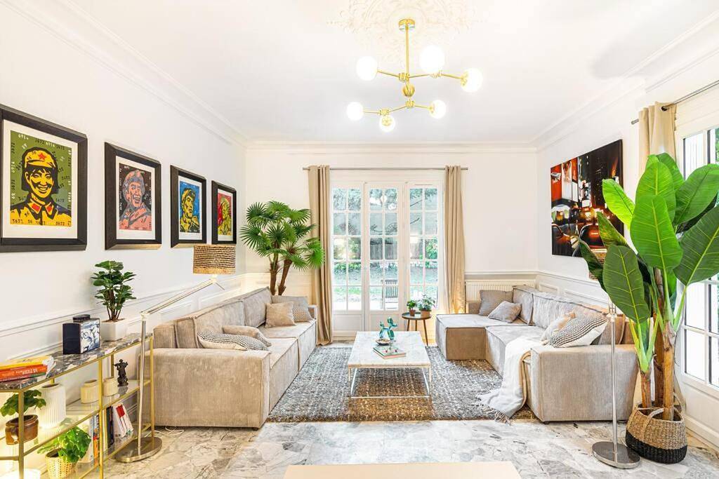 Entire Villa 430 sqm - 17 bedrooms, 19 beds, Villa des Ammonites in Meudon, Hauts-de-Seine