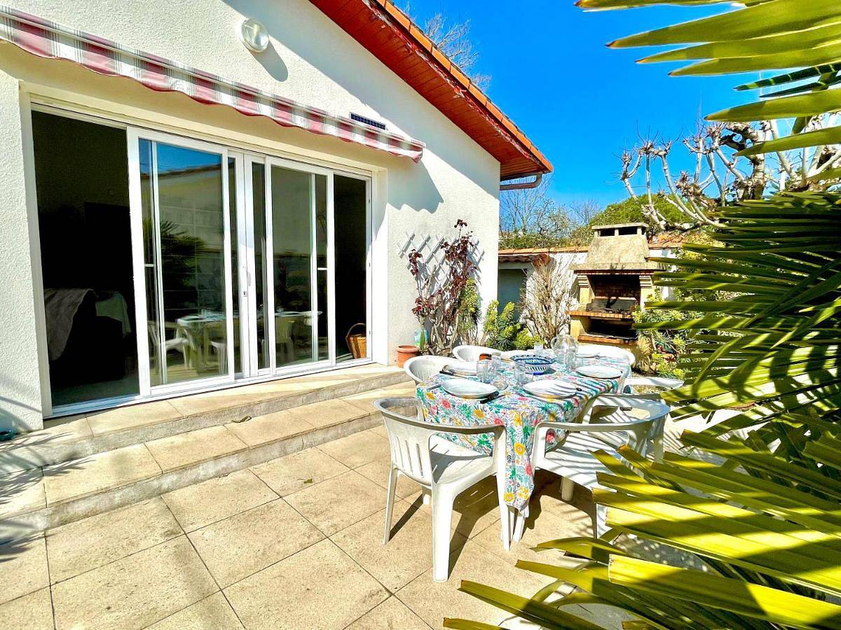 Villa - Beach Front in Pontaillac, Royan