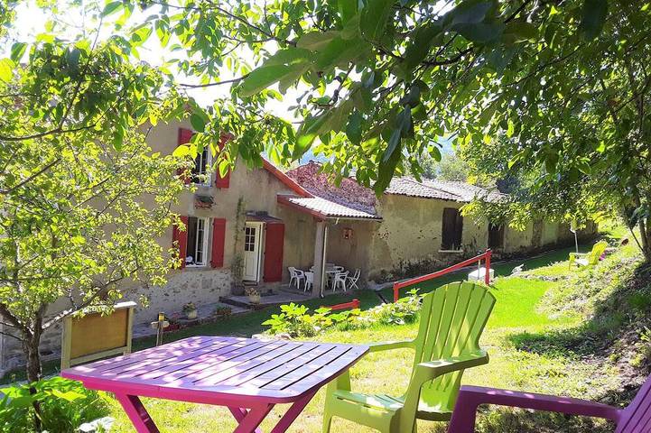 Maison de vacances pour 6 personnes, avec terrasse ainsi que jacuzzi et jardin